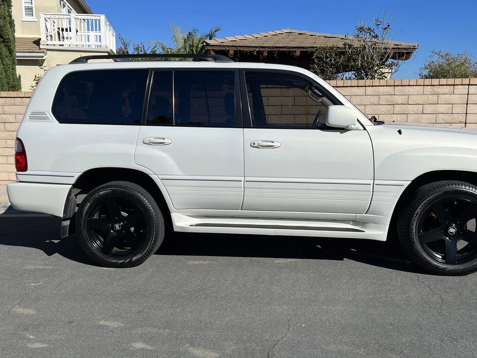 1999 Lexus LX 2nd Gen - Image 13 of 31
