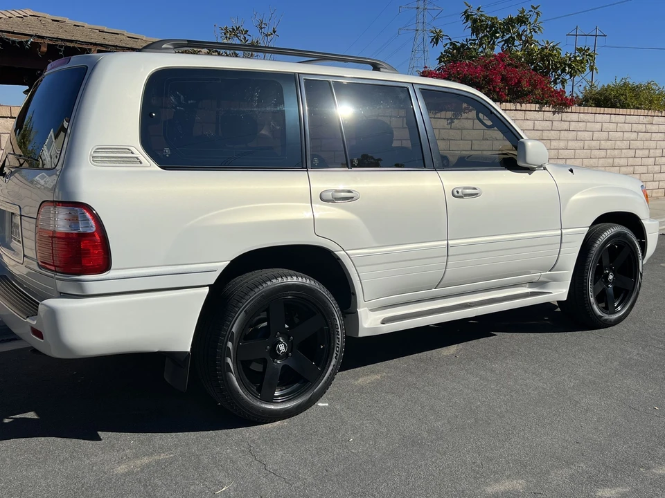 1999 Lexus LX 2nd Gen - Image 9 of 31