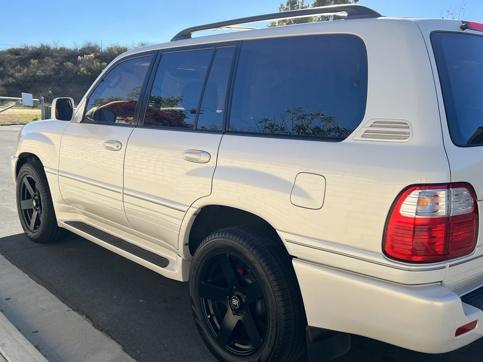 1999 Lexus LX 2nd Gen - Image 24 of 31