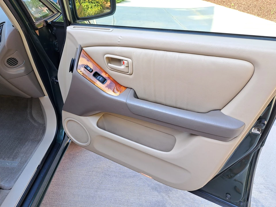 1999 Lexus RX 1st Gen - Image 28 of 31