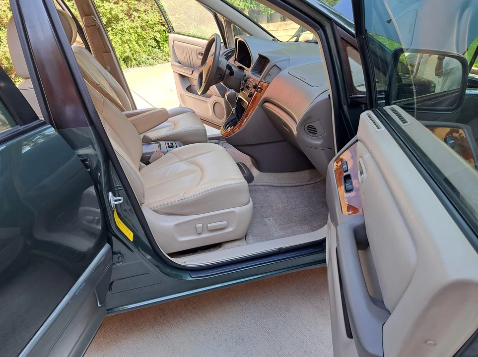 1999 Lexus RX 1st Gen - Image 27 of 31