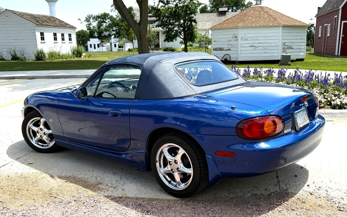1999 Mazda NB MX-5 Miata - Image 4 of 31