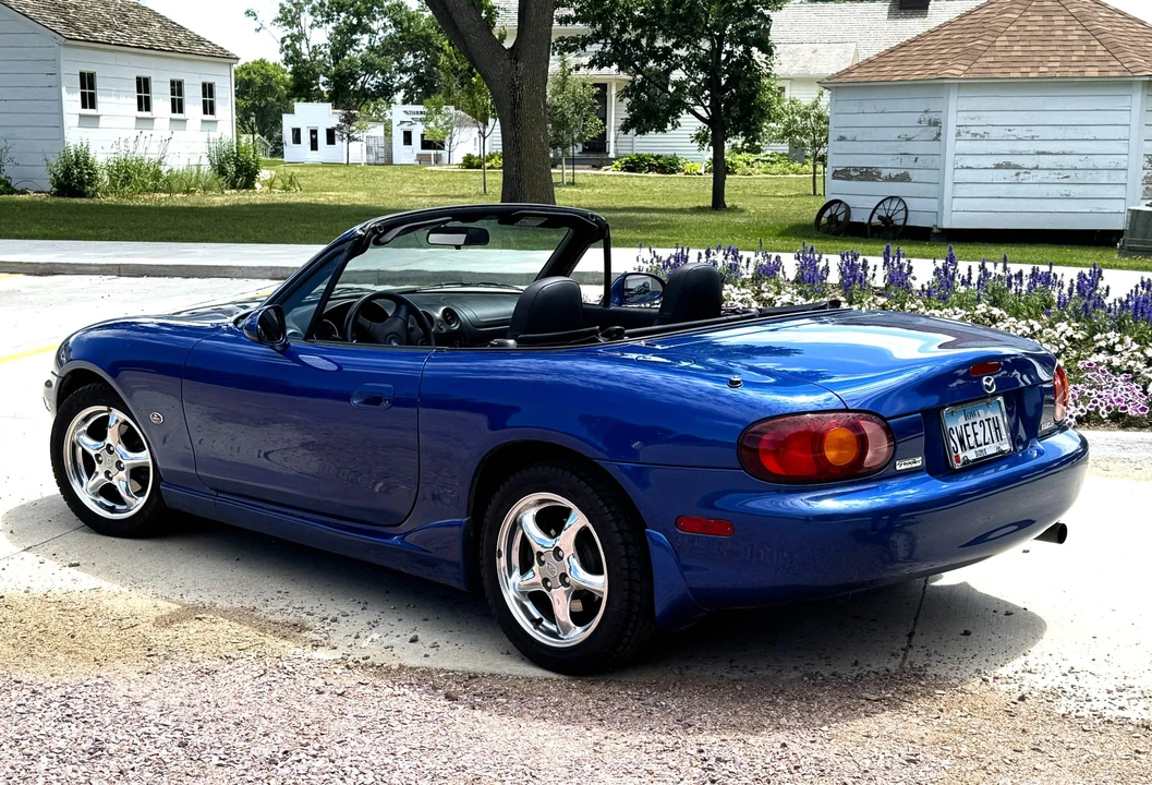 1999 Mazda NB MX-5 Miata - Image 9 of 31