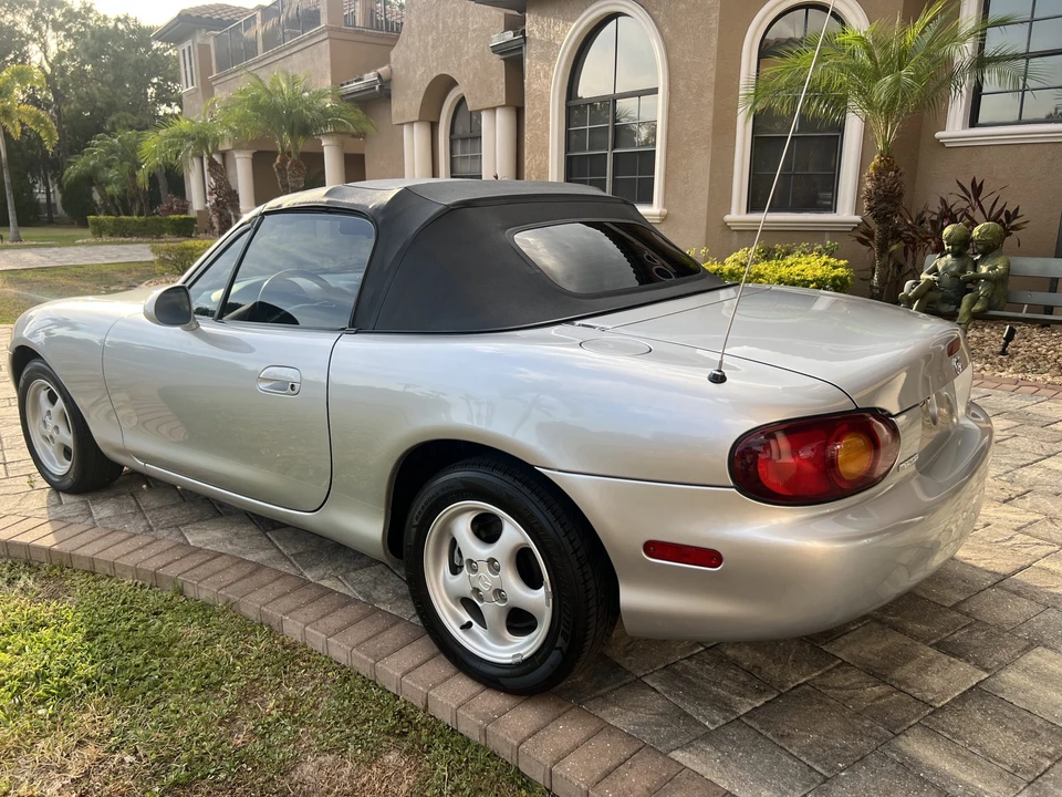 1999 Mazda NB MX-5 Miata - Image 8 of 31