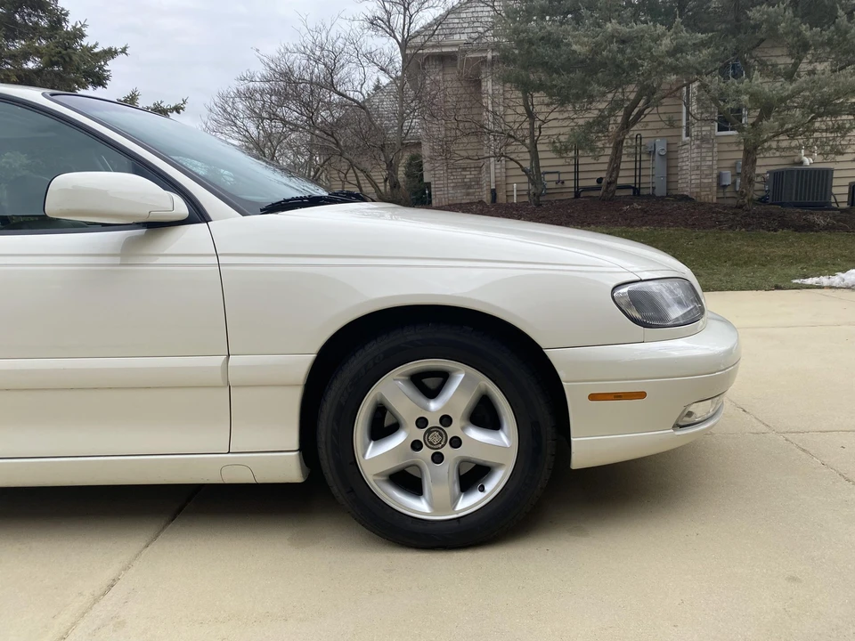 2000 Cadillac Catera - Image 13 of 31