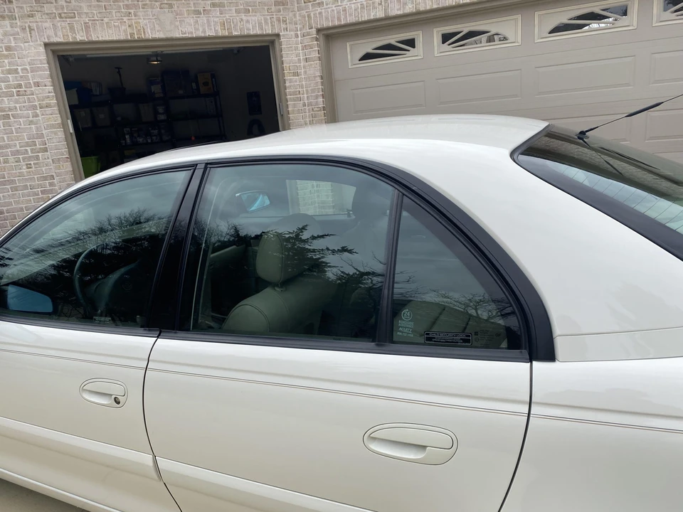 2000 Cadillac Catera - Image 28 of 31