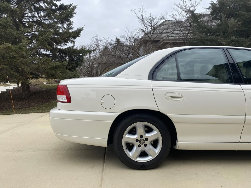2000 Cadillac Catera - Image 15 of 31