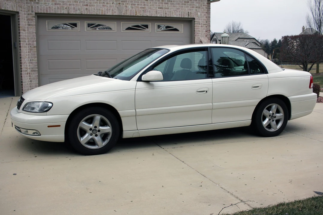 2000 Cadillac Catera - Image 12 of 31