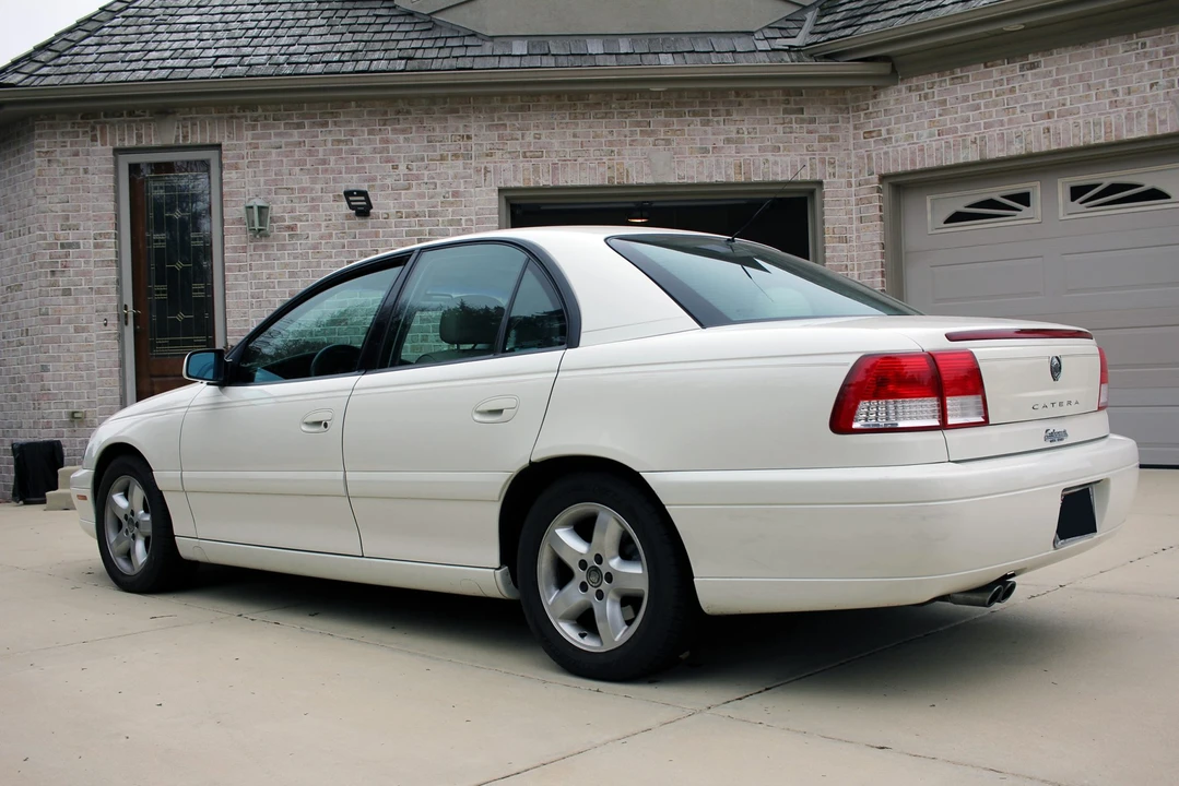 2000 Cadillac Catera - Image 11 of 31