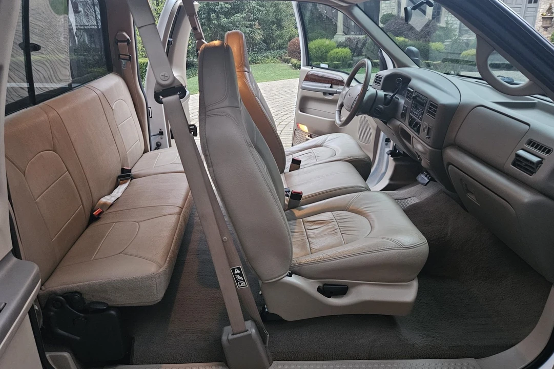 2000 Ford Super Duty 1st Gen - Image 4 of 8