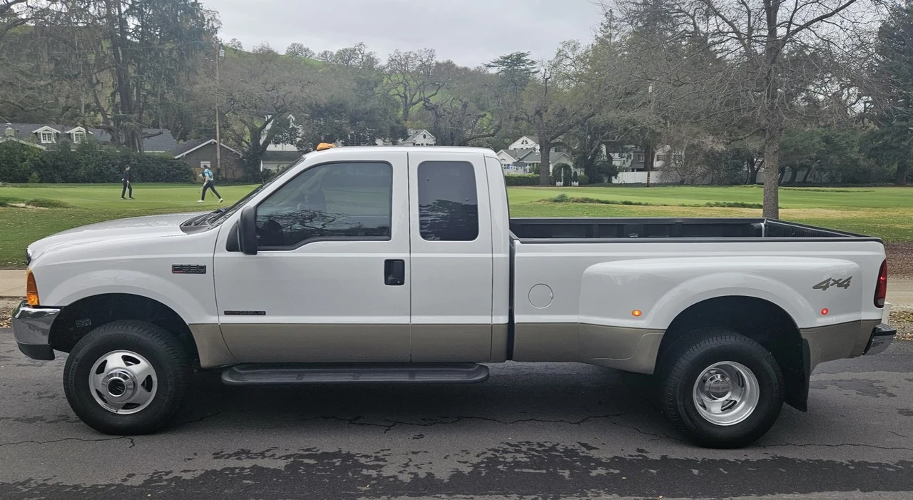 2000 Ford Super Duty 1st Gen - Image 3 of 8