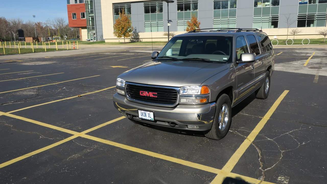 2000 GMC Yukon 2nd Gen - Image 2 of 31
