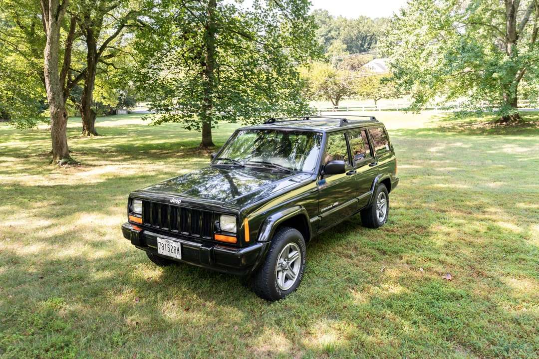 2000 Jeep XJ Cherokee - Image 2 of 31