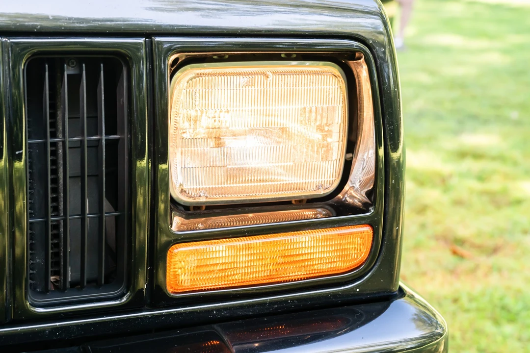 2000 Jeep XJ Cherokee - Image 16 of 31