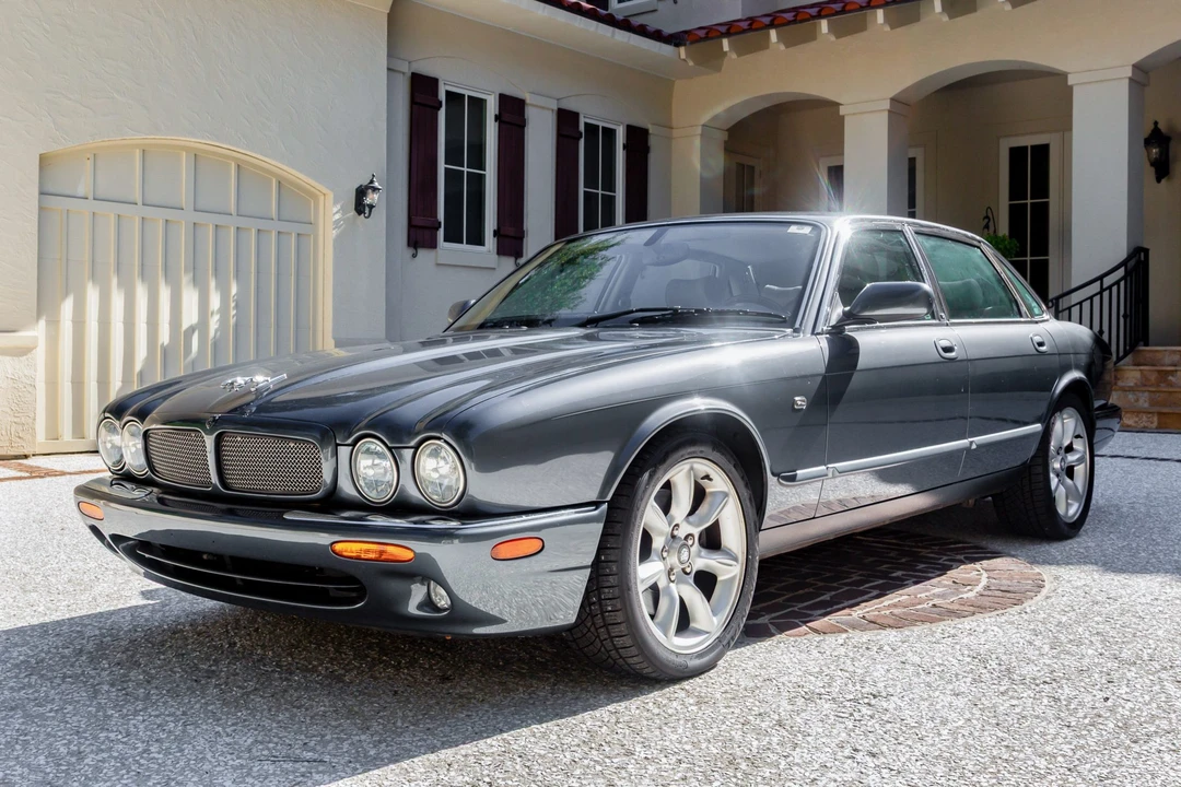 2001 Jaguar X308 XJR - Image 2 of 31
