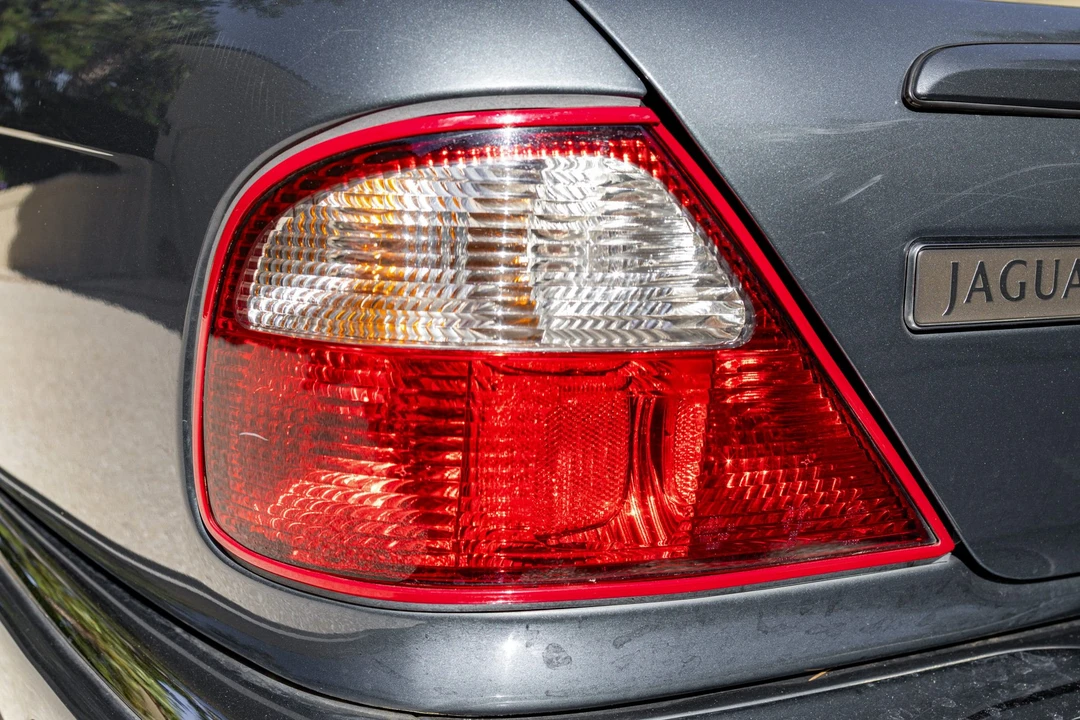 2001 Jaguar X308 XJR - Image 27 of 31