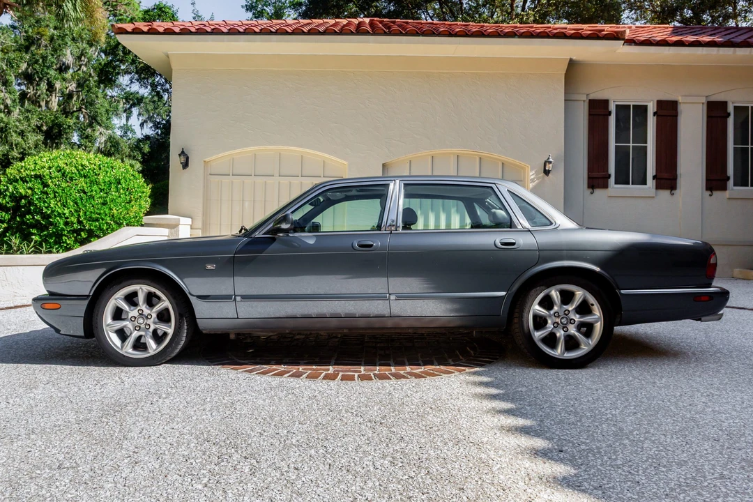 2001 Jaguar X308 XJR - Image 3 of 31