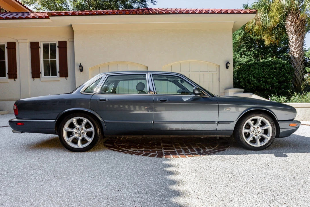 2001 Jaguar X308 XJR - Image 8 of 31