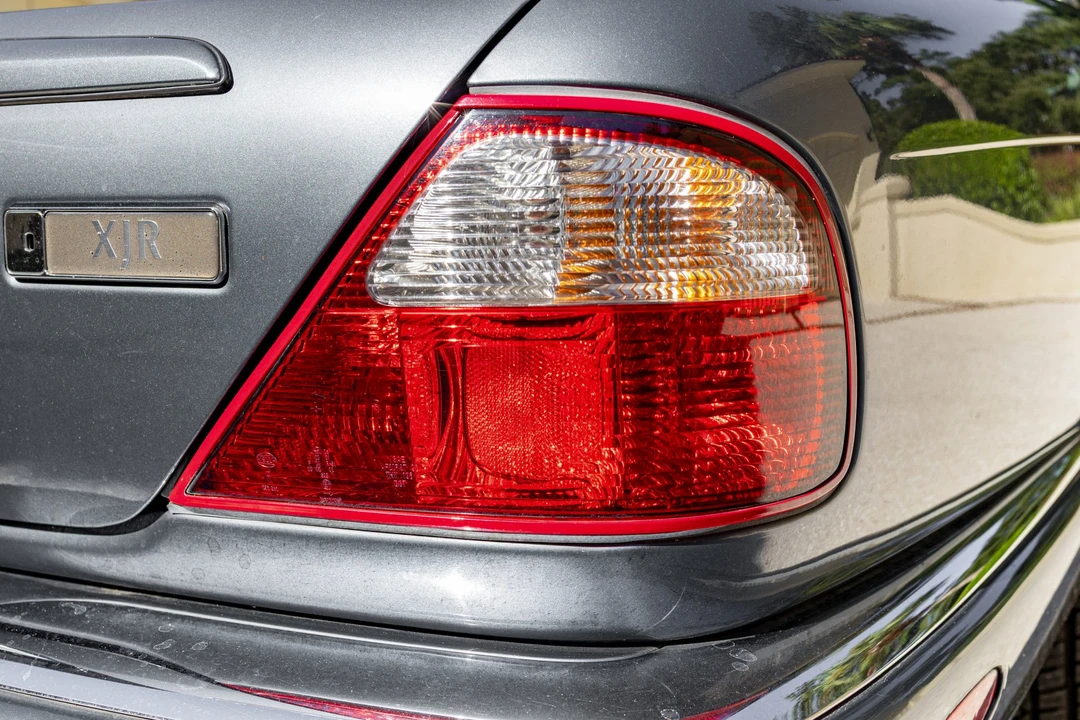 2001 Jaguar X308 XJR - Image 28 of 31