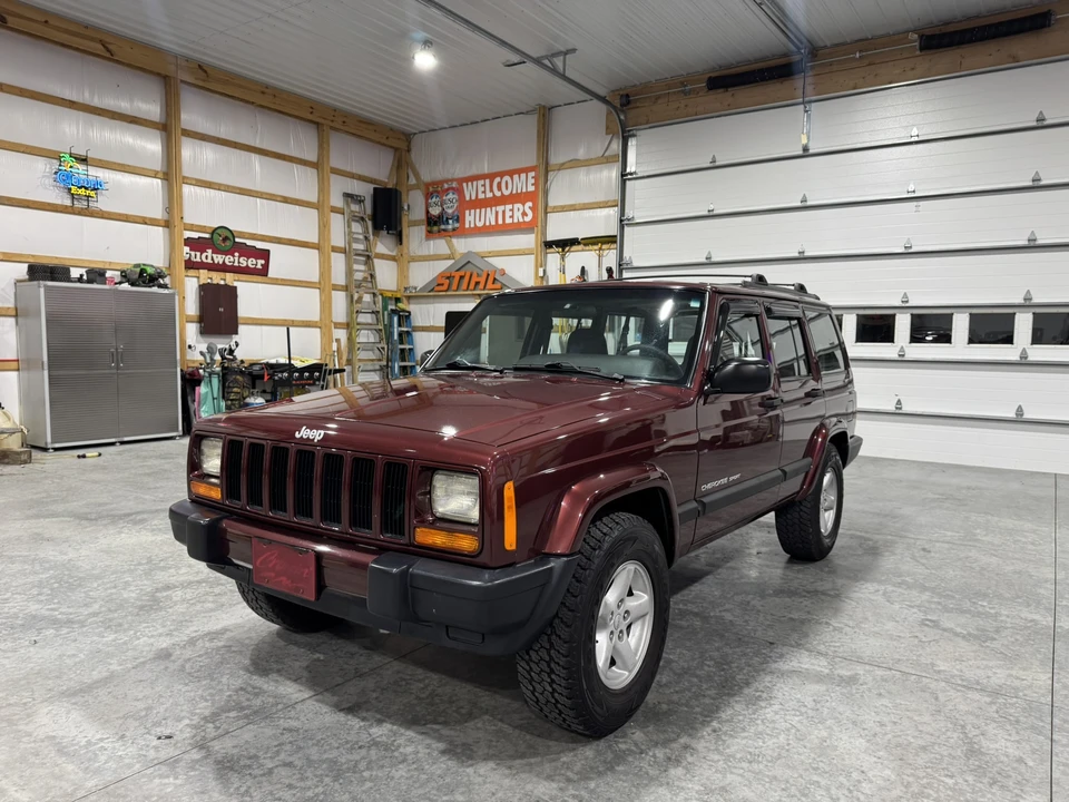 2001 Jeep XJ Cherokee - Image 2 of 31