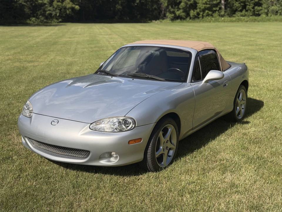 2001 Mazda NB MX-5 Miata - Image 2 of 31