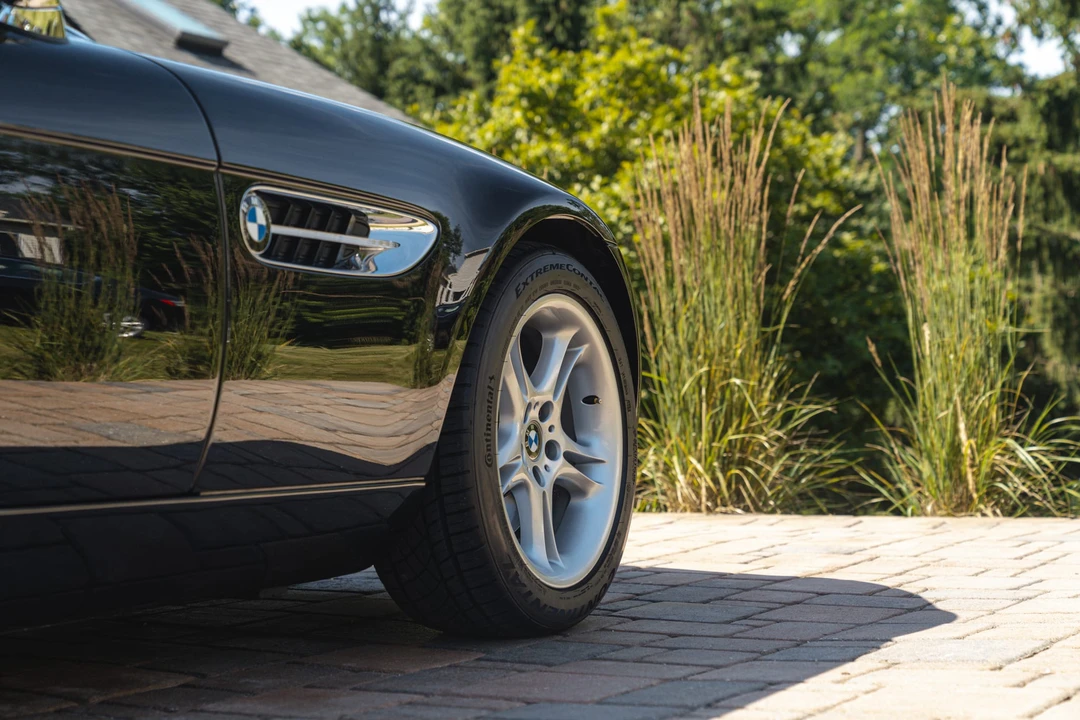 2002 BMW Z8 - Image 27 of 31