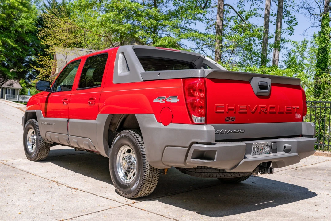 2002 Chevrolet Avalanche - Image 5 of 21