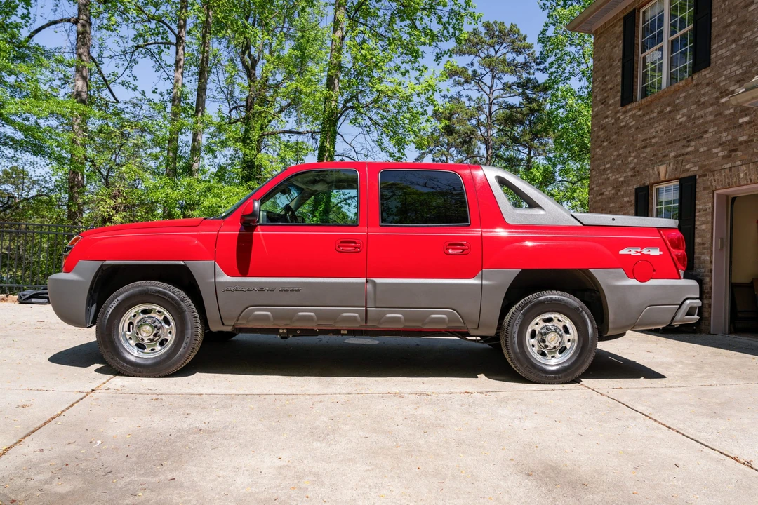 2002 Chevrolet Avalanche - Image 4 of 21