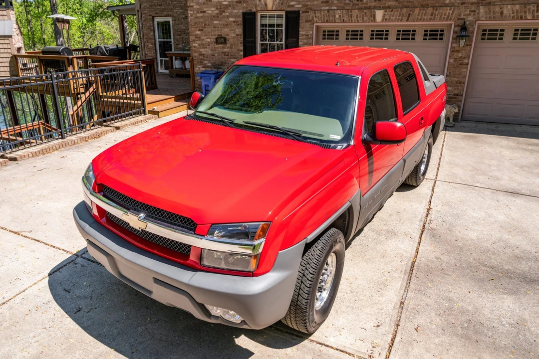 2002 Chevrolet Avalanche - Image 10 of 21