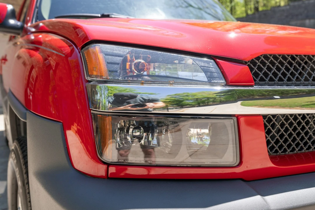 2002 Chevrolet Avalanche - Image 13 of 21