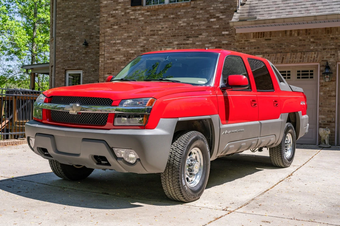 2002 Chevrolet Avalanche - Image 3 of 21
