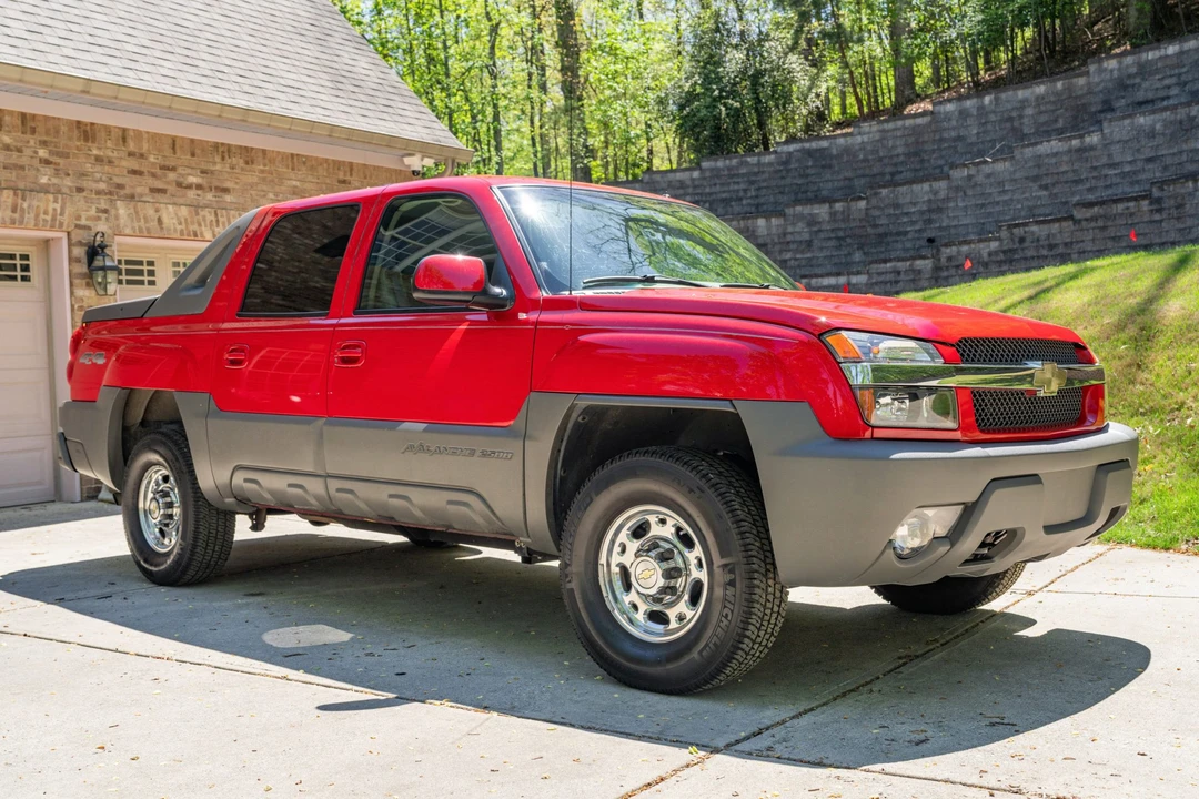 2002 Chevrolet Avalanche - Image 9 of 21