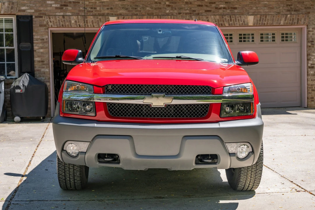 2002 Chevrolet Avalanche - Image 2 of 21