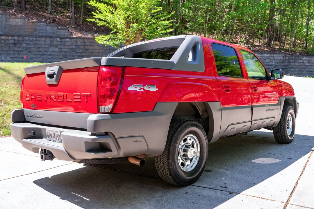 2002 Chevrolet Avalanche - Image 7 of 21