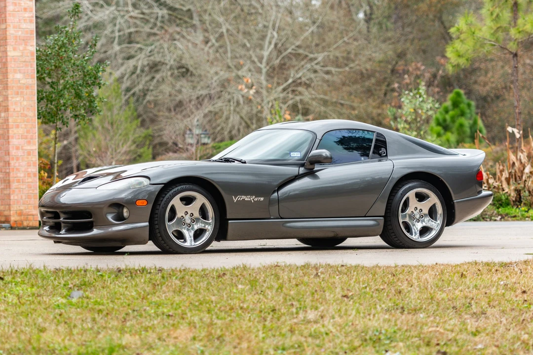 2002 Dodge Viper GTS 2nd Gen - Image 2 of 31