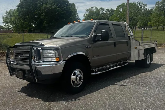 2002 Ford F-350 Super Duty Lariat Crew Cab Power Stroke 4×4 6-Speed Dually Flatbed