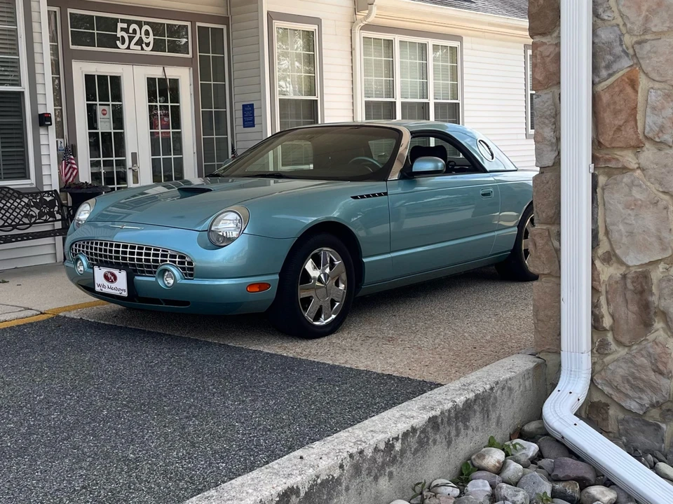 2002 Ford Thunderbird 11th Gen - Image 2 of 31