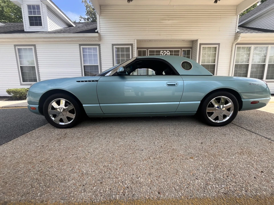 2002 Ford Thunderbird 11th Gen - Image 19 of 31