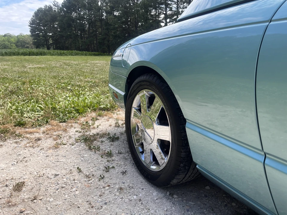 2002 Ford Thunderbird 11th Gen - Image 28 of 31