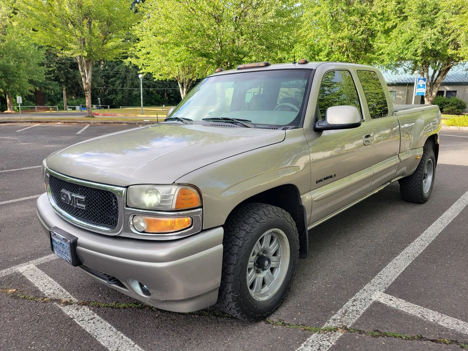 2002 GMC Sierra 2nd Gen - Image 2 of 31