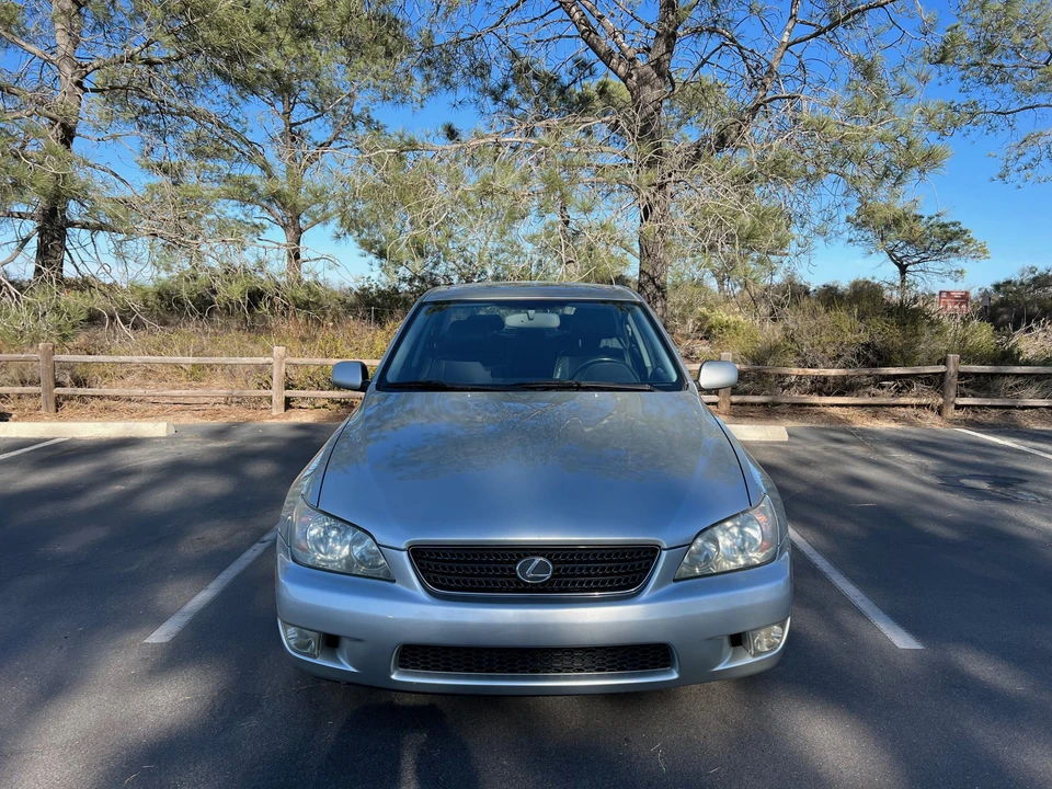 2002 Lexus IS 1st Gen - Image 13 of 31