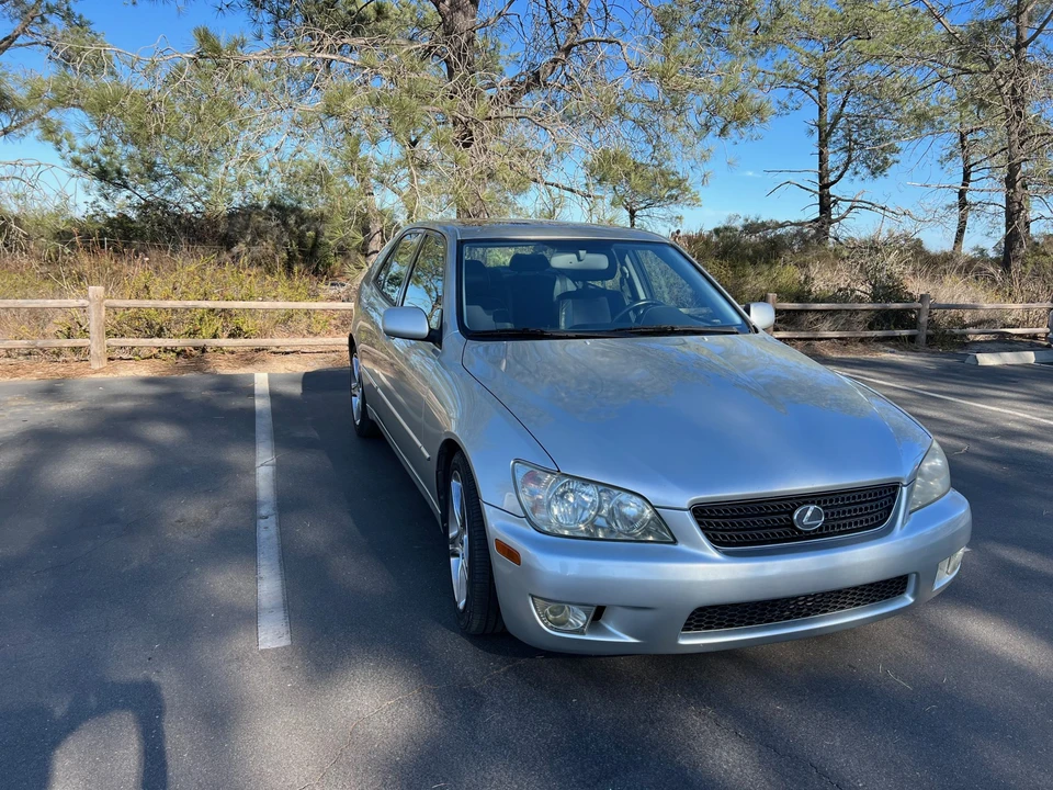 2002 Lexus IS 1st Gen - Image 14 of 31