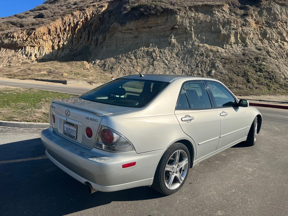 2002 Lexus IS 1st Gen - Image 18 of 31