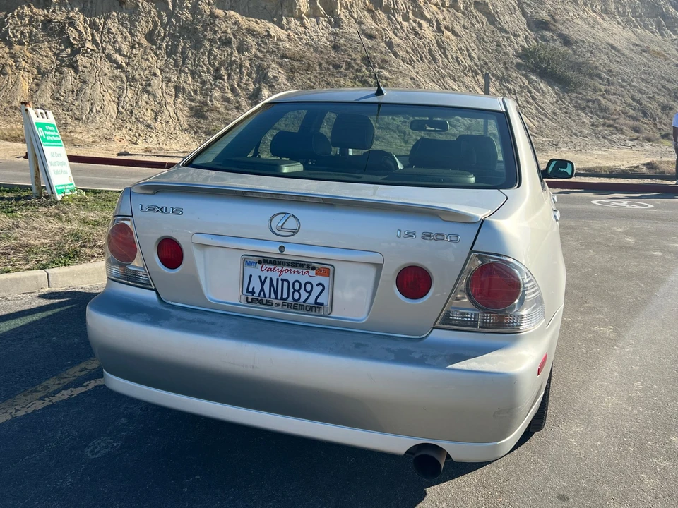 2002 Lexus IS 1st Gen - Image 19 of 31