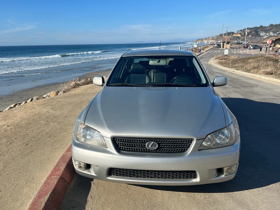 2002 Lexus IS 1st Gen - Image 11 of 31