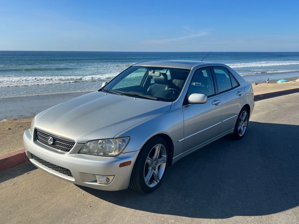 2002 Lexus IS 1st Gen - Image 5 of 31