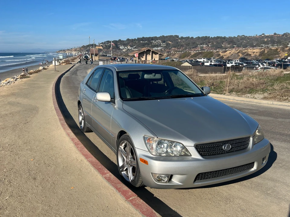 2002 Lexus IS 1st Gen - Image 15 of 31