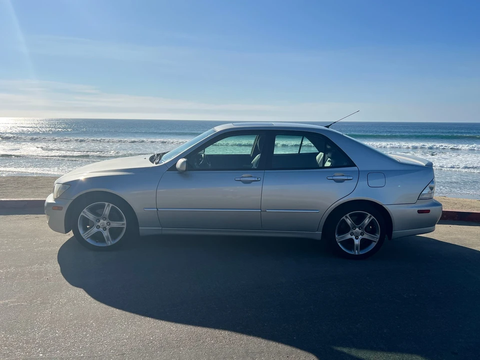 2002 Lexus IS 1st Gen - Image 25 of 31