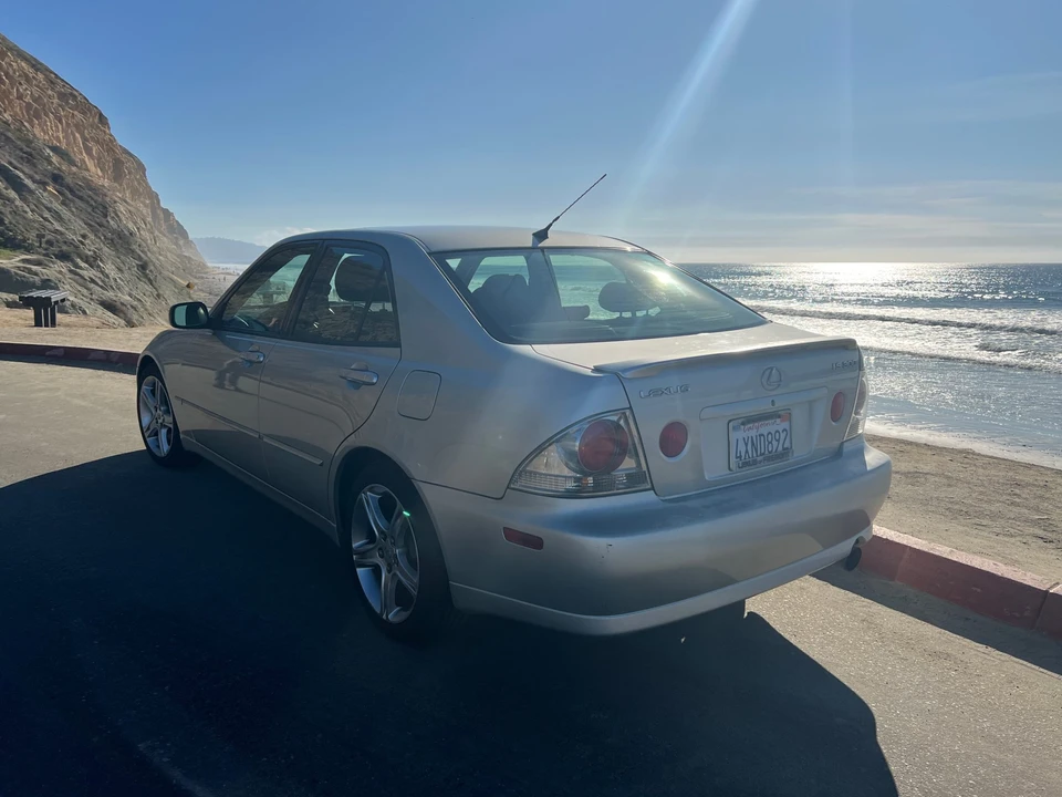 2002 Lexus IS 1st Gen - Image 23 of 31