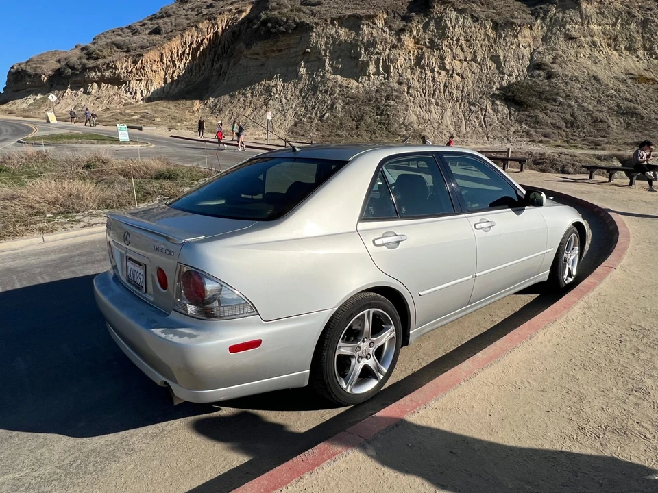 2002 Lexus IS 1st Gen - Image 17 of 31